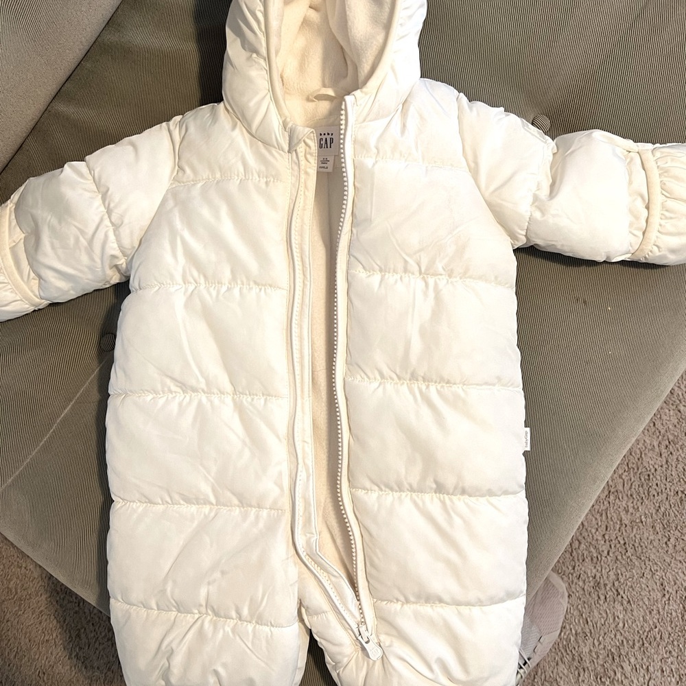 Gap snowsuit